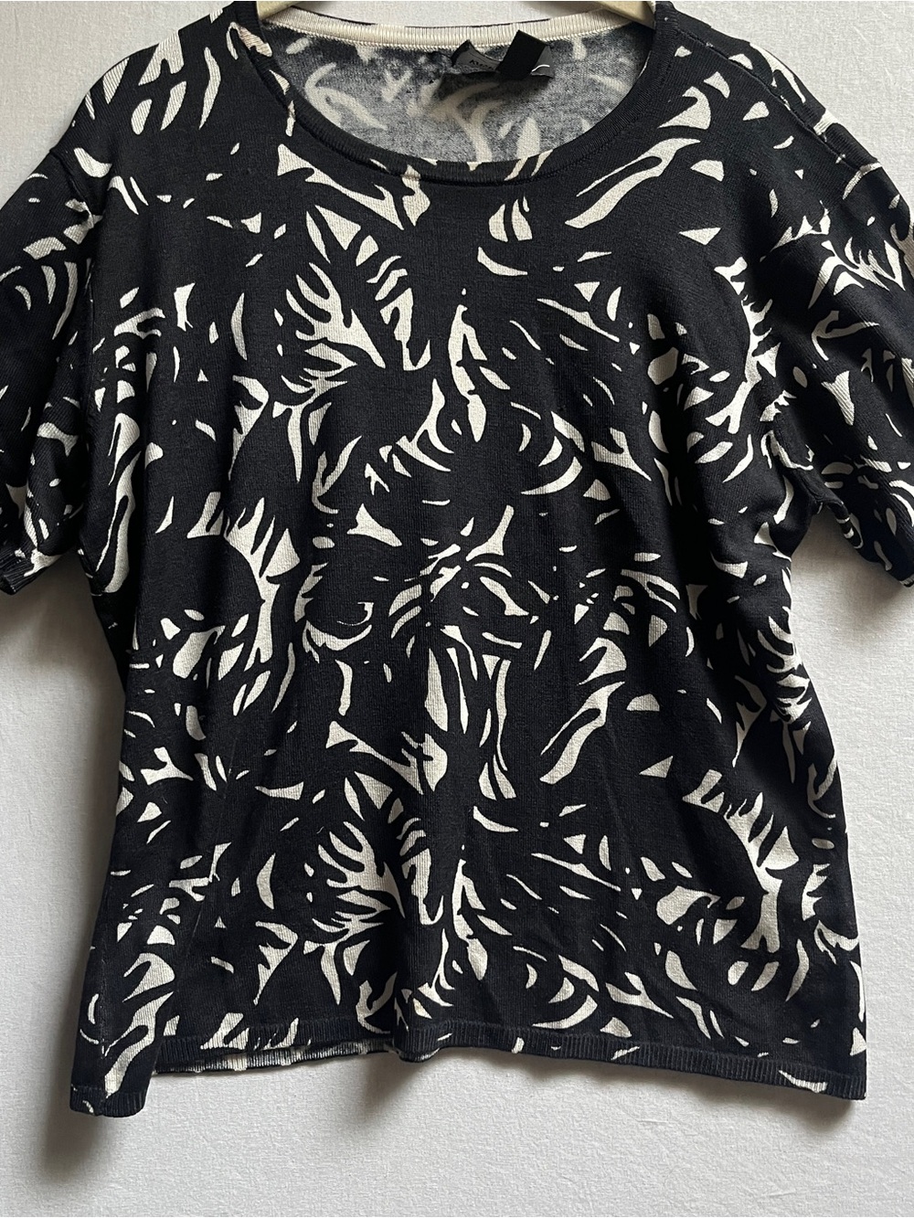 Kasper Black Cream Silk Blend Short Sleeve Knit Top Medium M